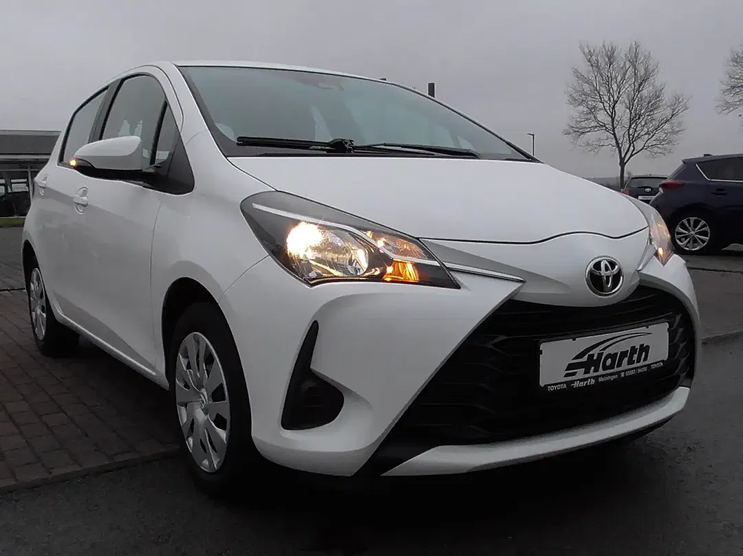 Toyota Yaris - Thumbnail 7