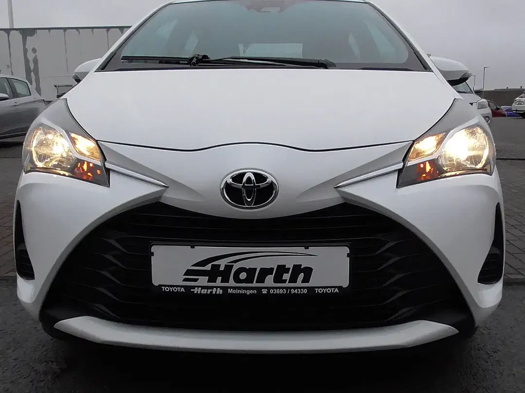 Toyota Yaris - Thumbnail 8