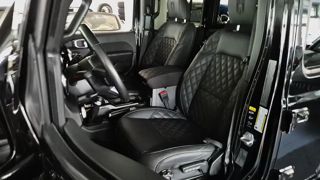 Jeep Wrangler Unlimited Sahara - Thumbnail 11