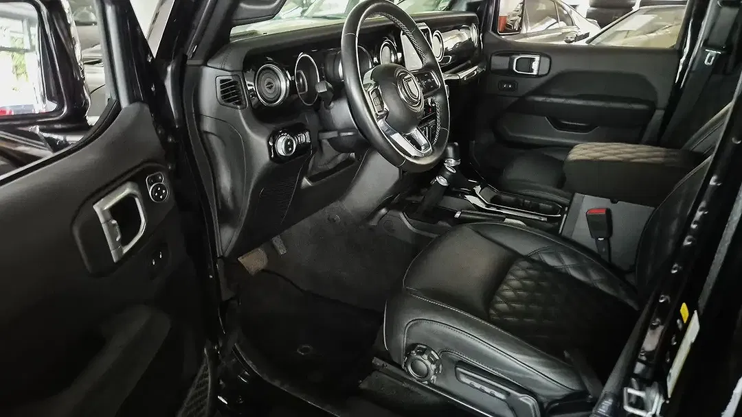 Jeep Wrangler Unlimited Sahara - Thumbnail 12