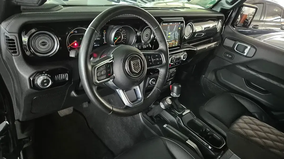 Jeep Wrangler Unlimited Sahara - Thumbnail 13