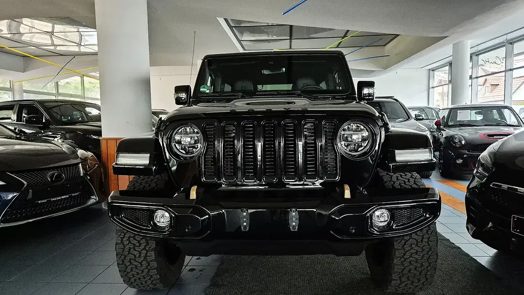 Jeep Wrangler Unlimited Sahara - Thumbnail 3