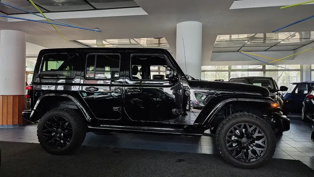 Jeep Wrangler Unlimited Sahara - Thumbnail 5