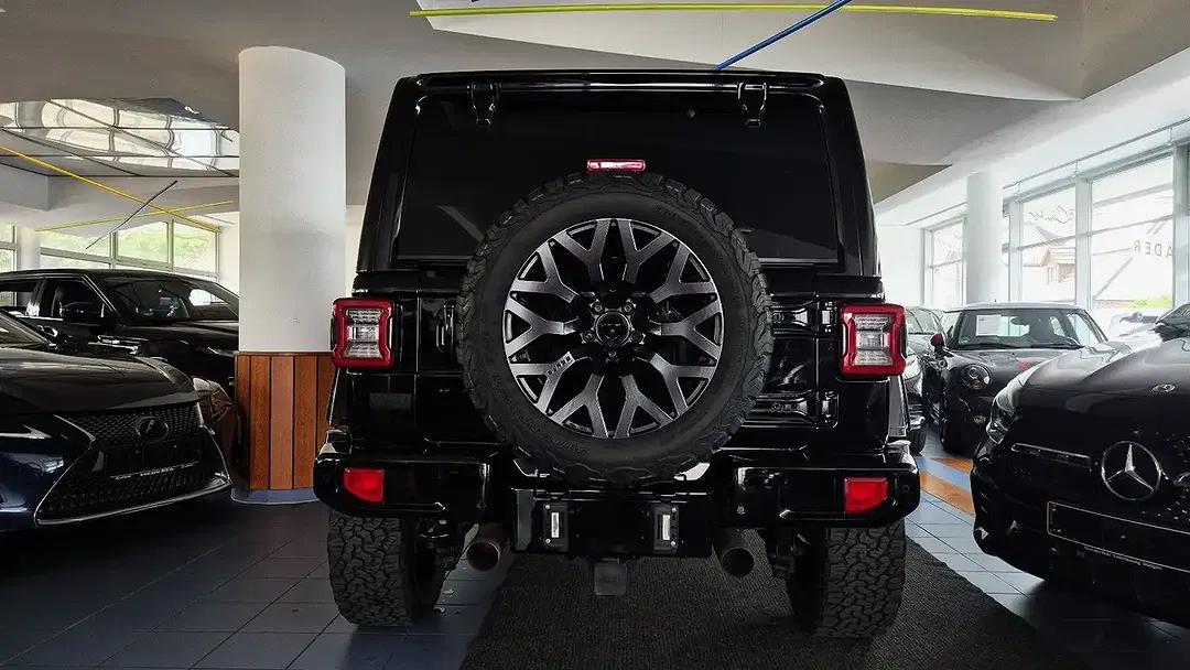 Jeep Wrangler Unlimited Sahara - Thumbnail 7