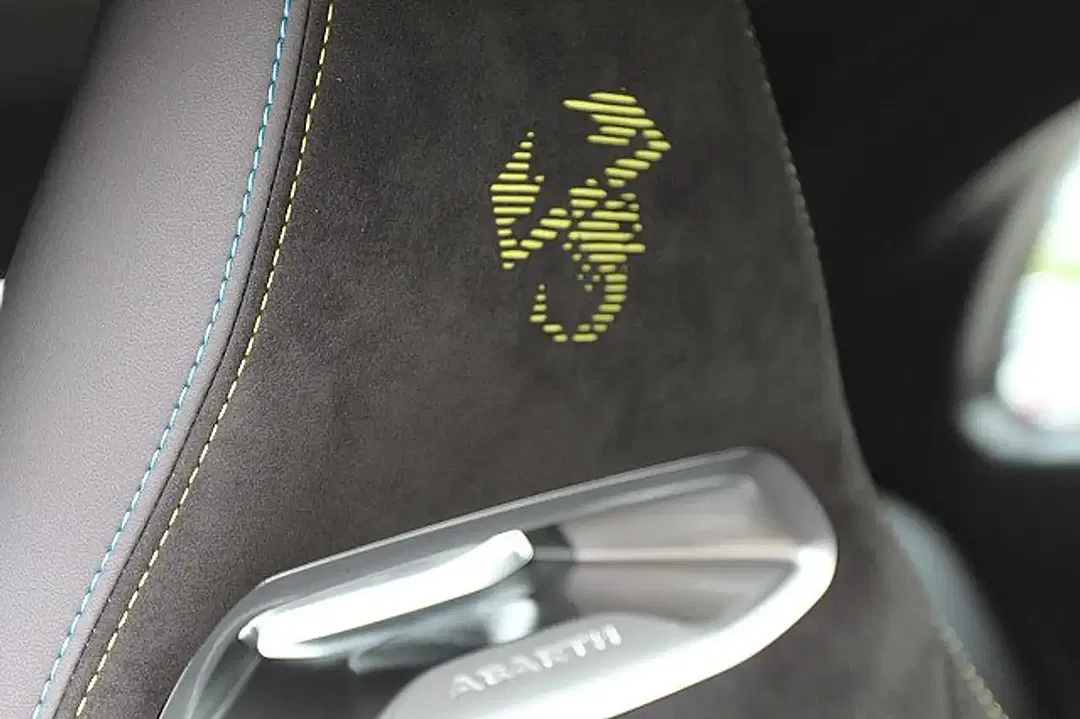 Abarth 500e Scorpionissima - Thumbnail 6