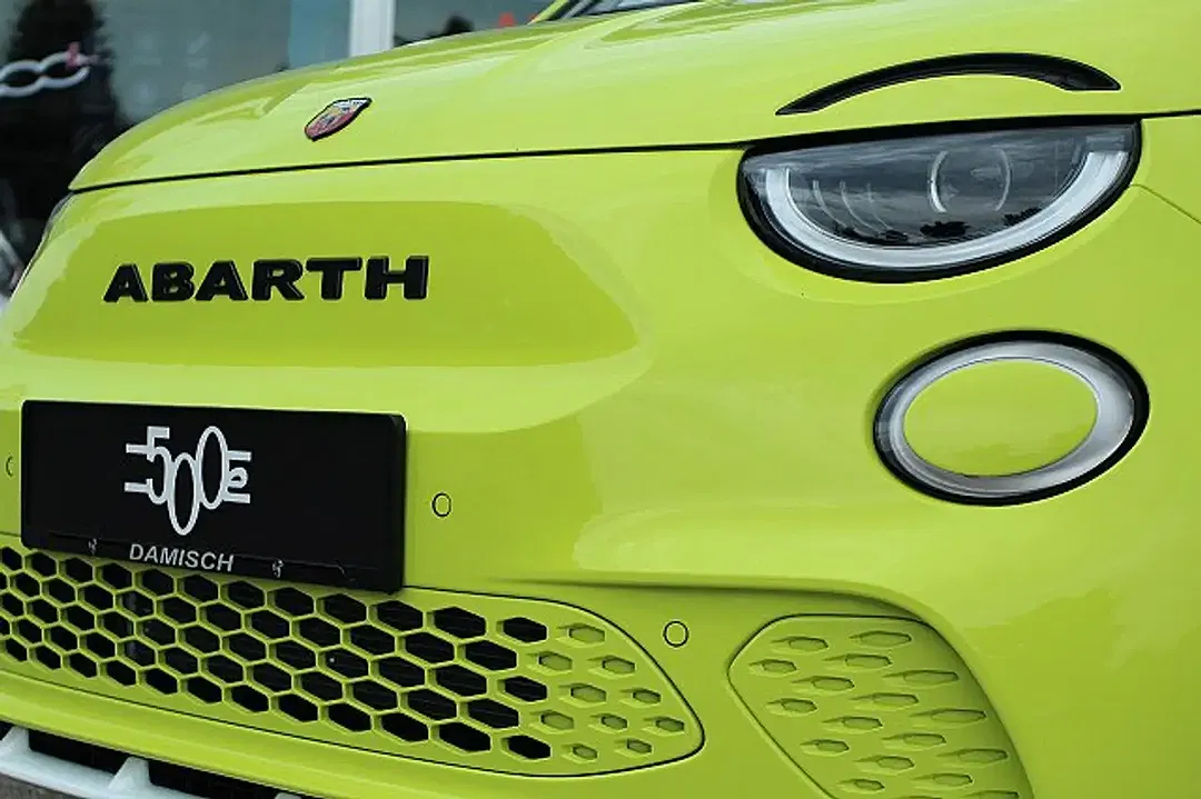 Abarth 500e Scorpionissima - Thumbnail 9