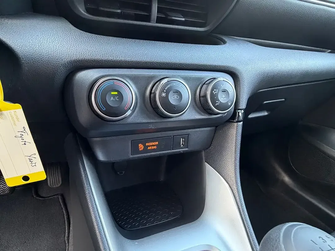 Toyota Yaris Comfort - Thumbnail 39