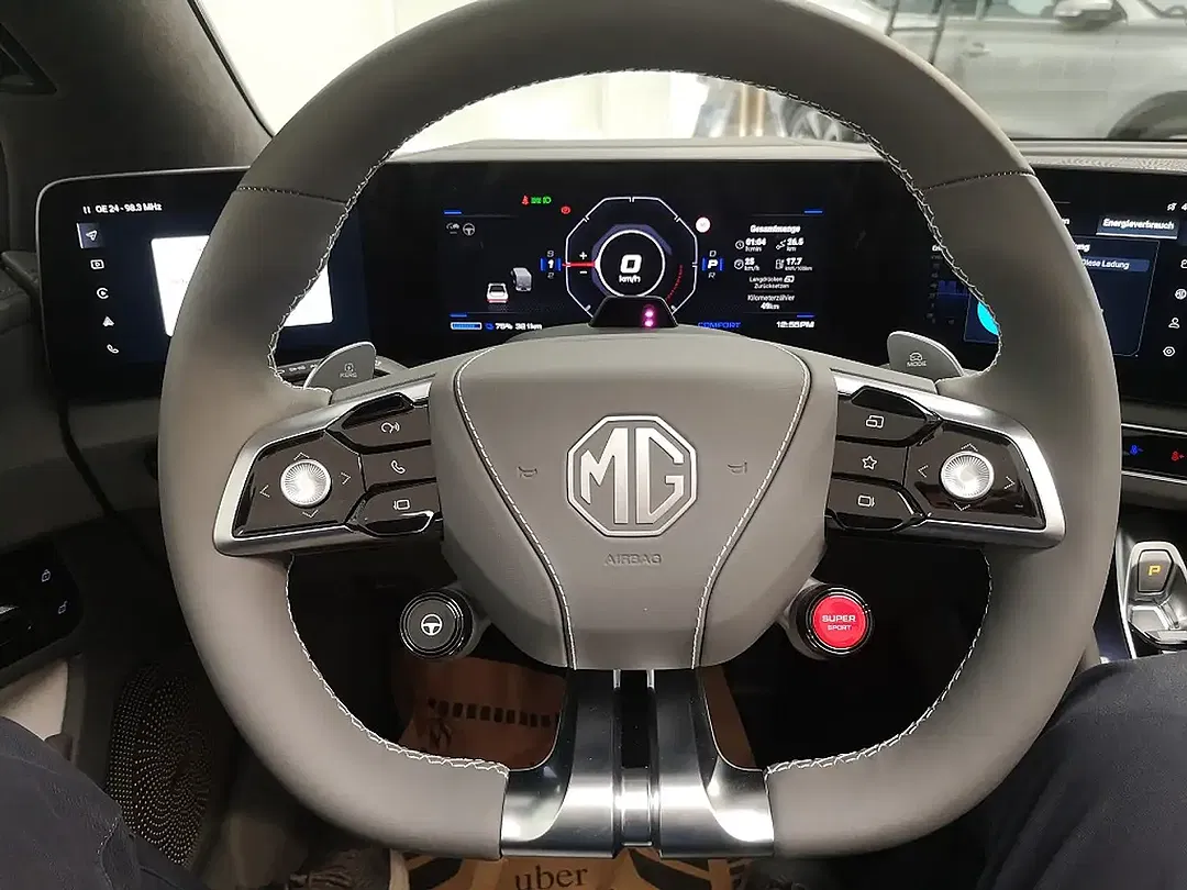 MG Cyberster GT - Thumbnail 11