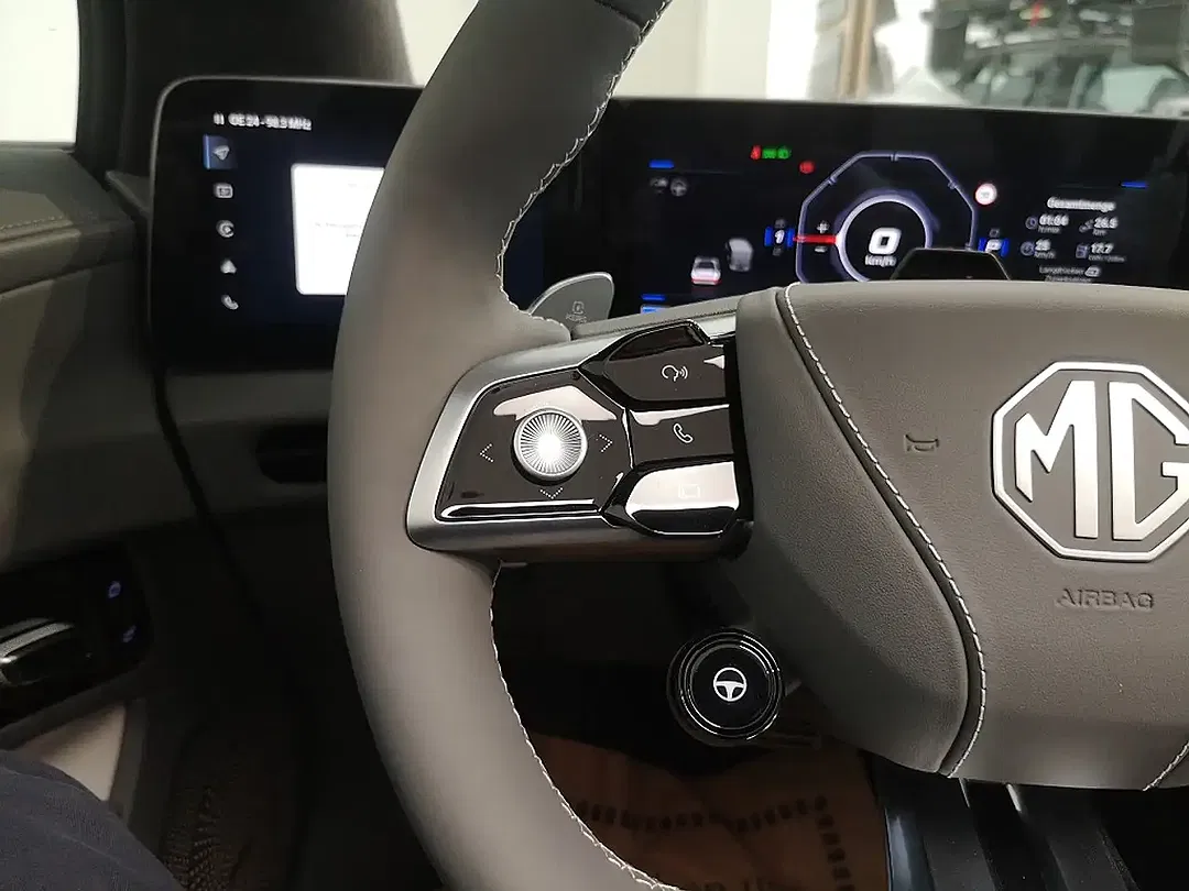 MG Cyberster GT - Thumbnail 12