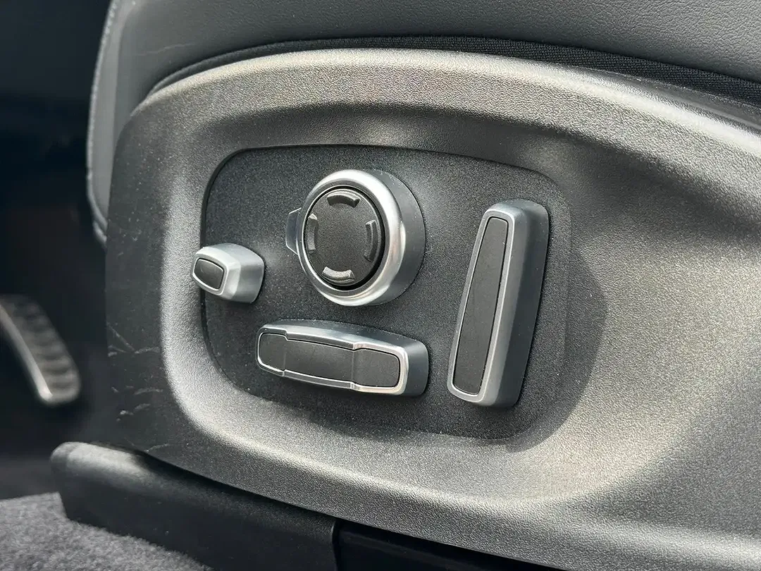 Jaguar E-Pace PHEV - Thumbnail 14