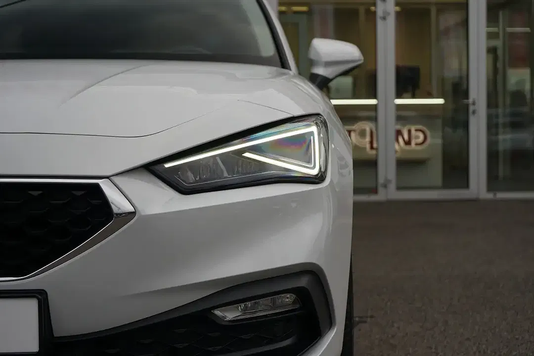 SEAT Leon 1.5 eTSI Style - Thumbnail 3