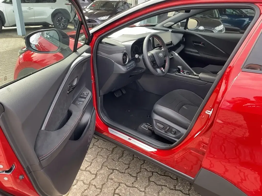 Toyota C-HR PHEV GR Sport - Thumbnail 11