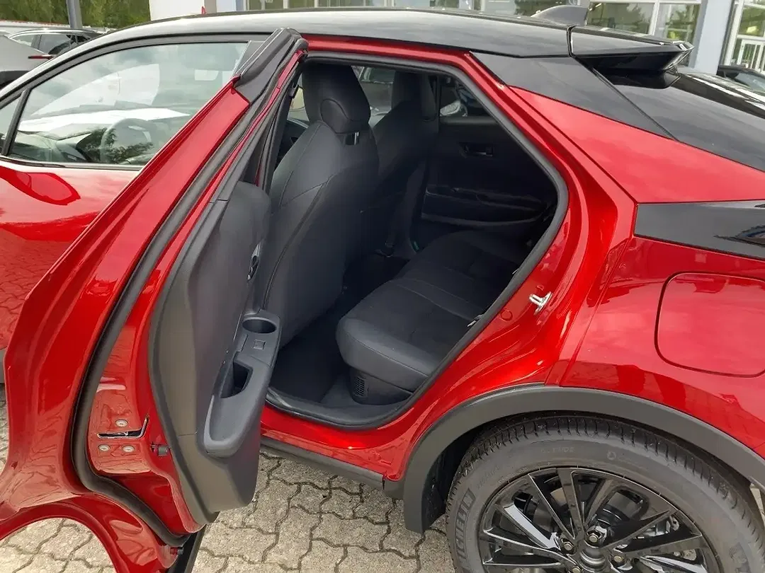 Toyota C-HR PHEV GR Sport - Thumbnail 12