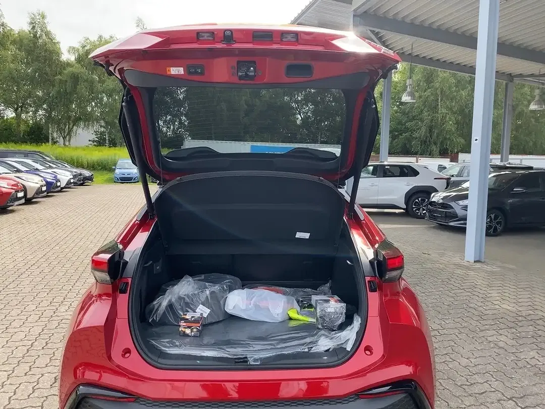 Toyota C-HR PHEV GR Sport - Thumbnail 13