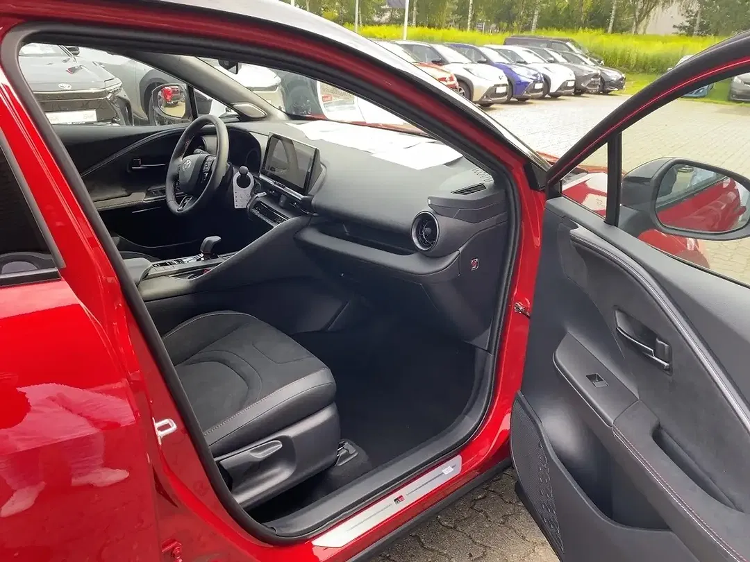 Toyota C-HR PHEV GR Sport - Thumbnail 8