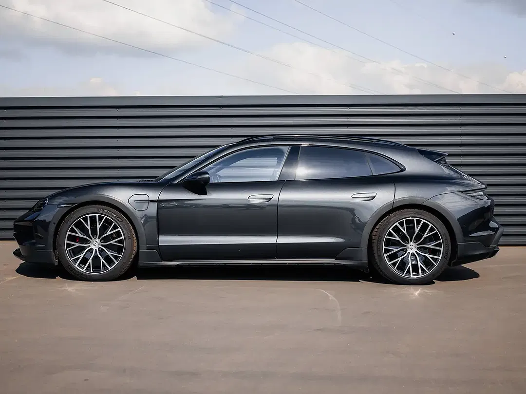 Porsche Taycan Cross Turismo - Thumbnail 3