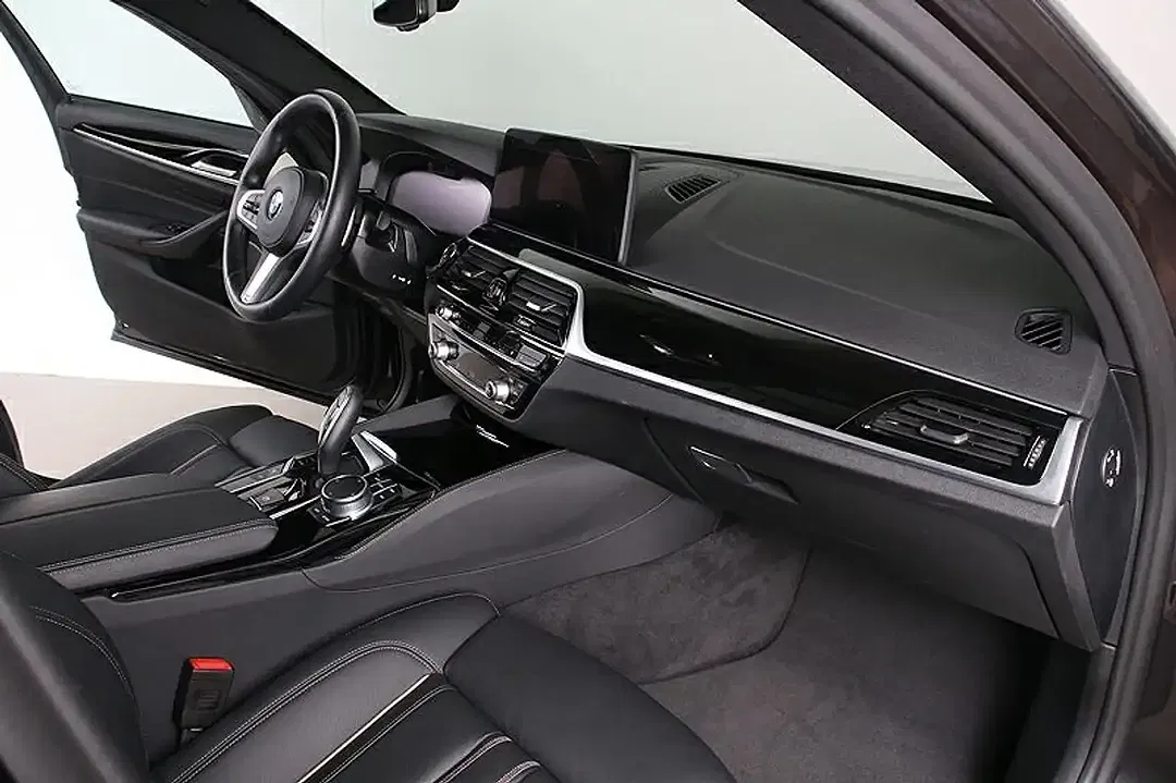 BMW M550 - Thumbnail 3
