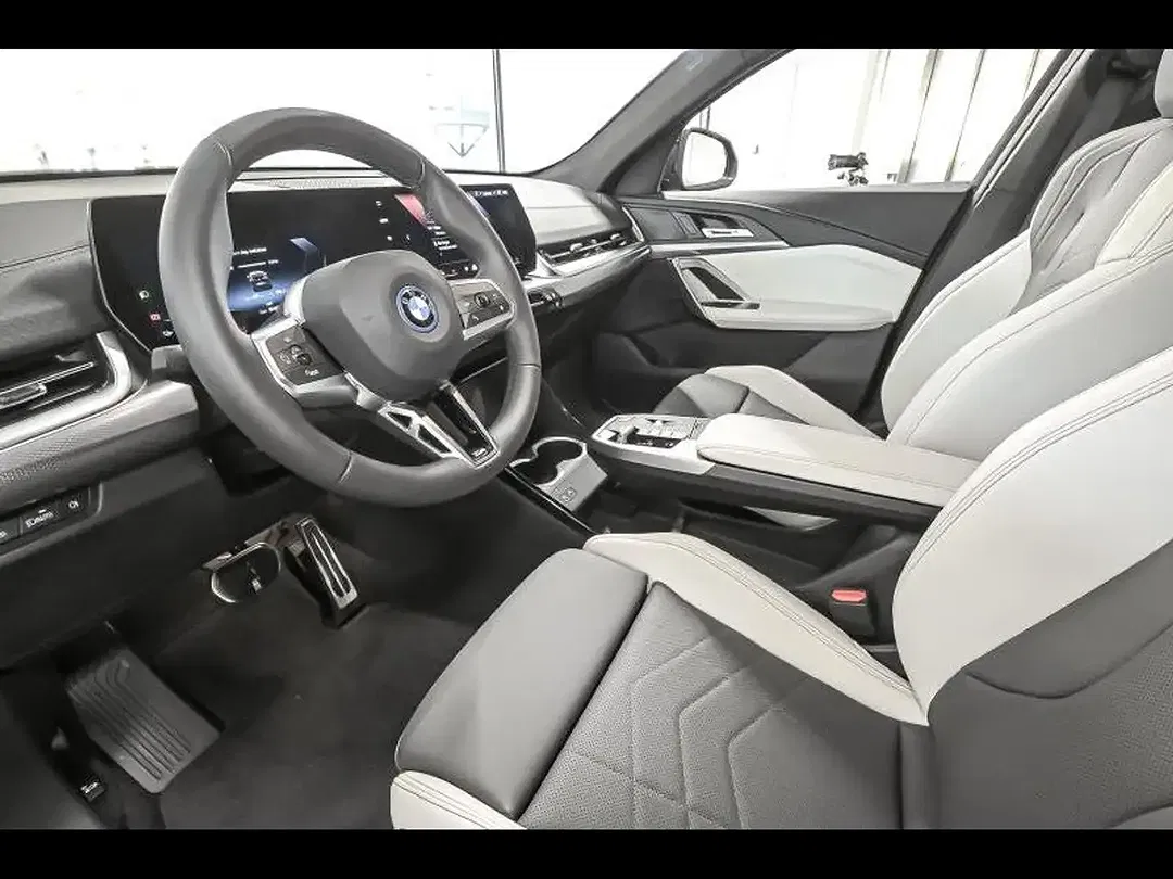 BMW iX2 eDrive - Thumbnail 3