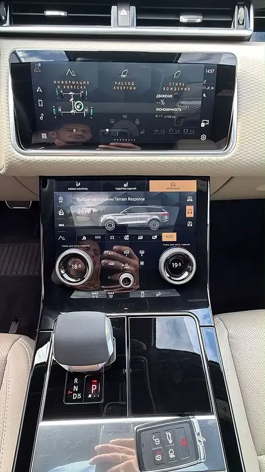 Land Rover Range Rover Velar R-Dynamic SE - Thumbnail 13