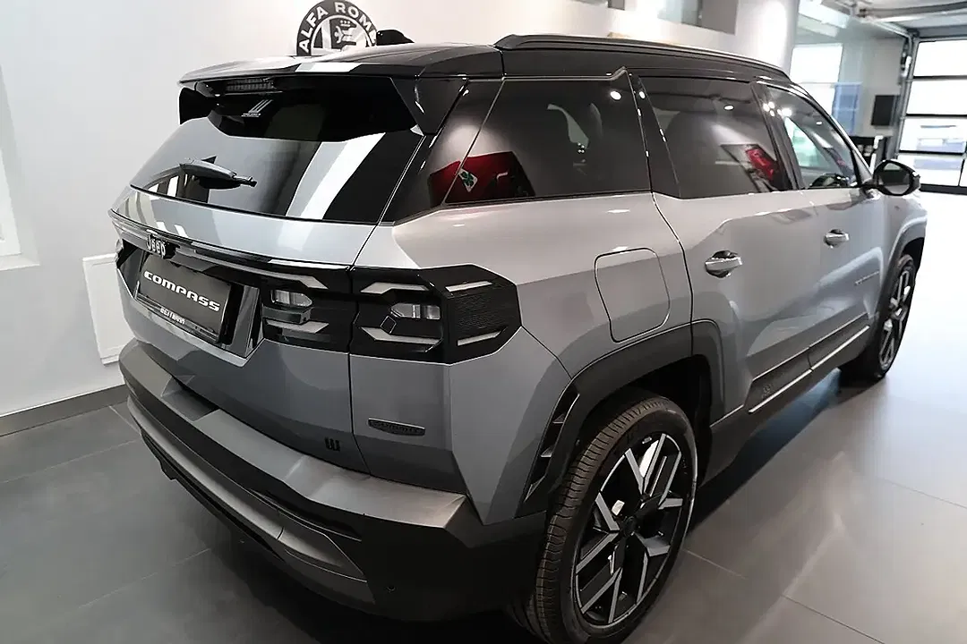 Jeep Compass PHEV DCT Summit - Thumbnail 5