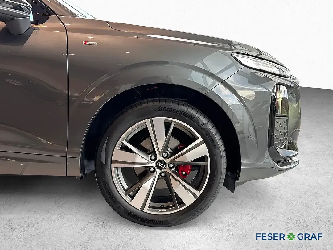 Audi Q3 TFSI plus S line - Thumbnail 3