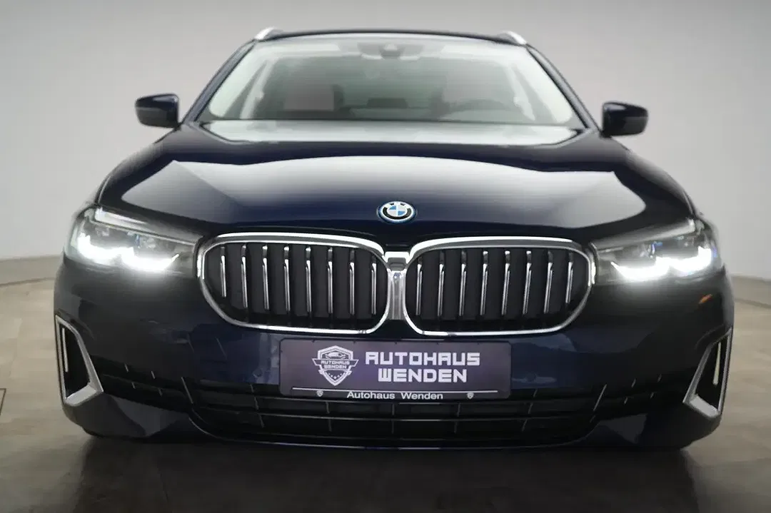 BMW 530 Touring Luxury Line - Thumbnail 2