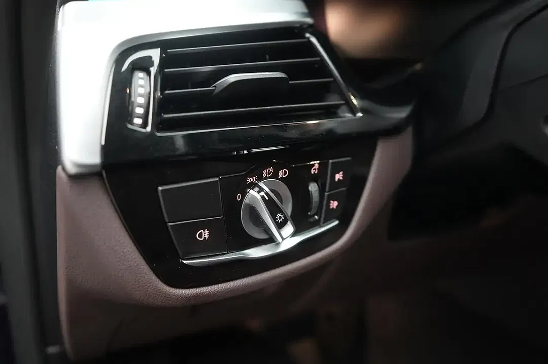 BMW 530 Touring Luxury Line - Thumbnail 30