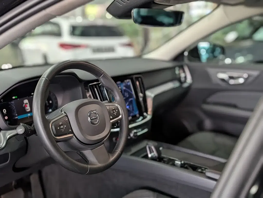 Volvo V60 B3 2.0 MHEV Core - Thumbnail 11