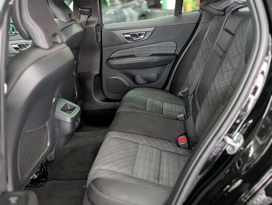 Volvo V60 B3 2.0 MHEV Core - foto 14