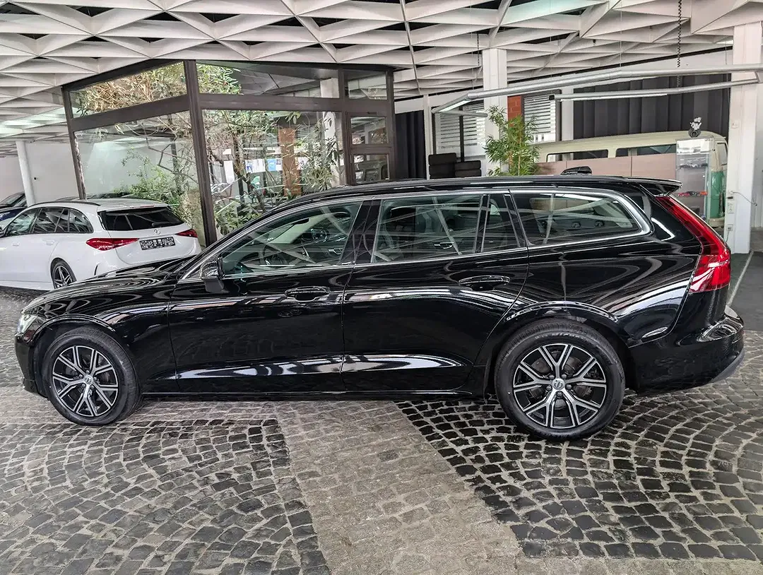 Volvo V60 B3 2.0 MHEV Core - Thumbnail 4