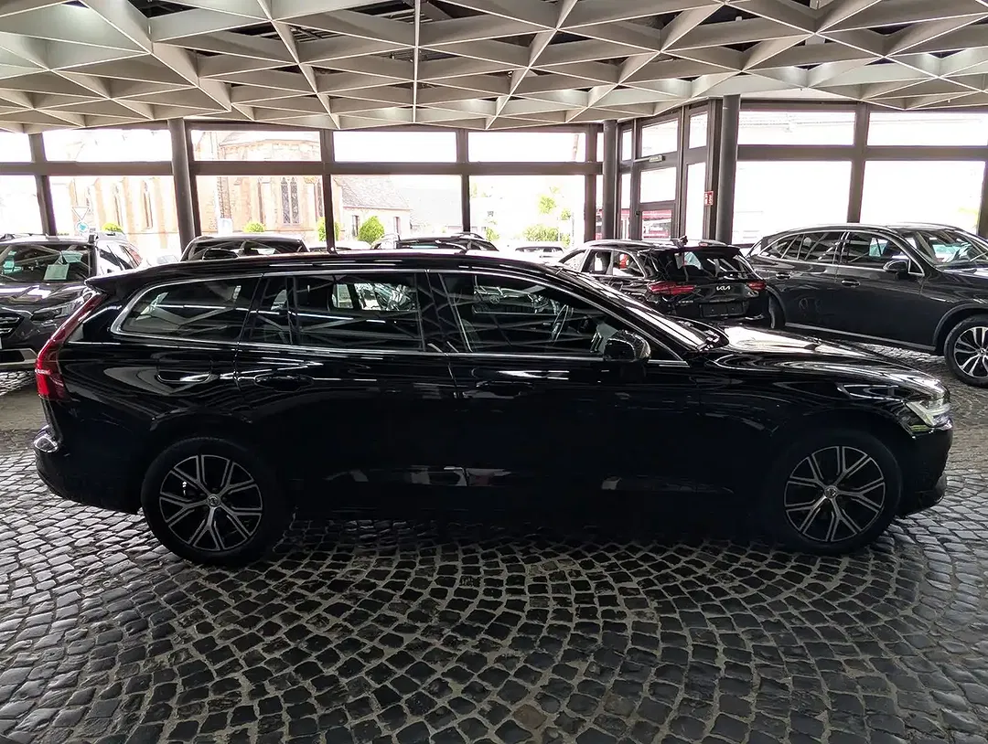 Volvo V60 B3 2.0 MHEV Core - Thumbnail 8