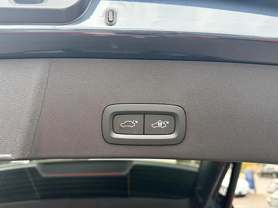 Volvo EX40 Ultra Black Edition - Thumbnail 10