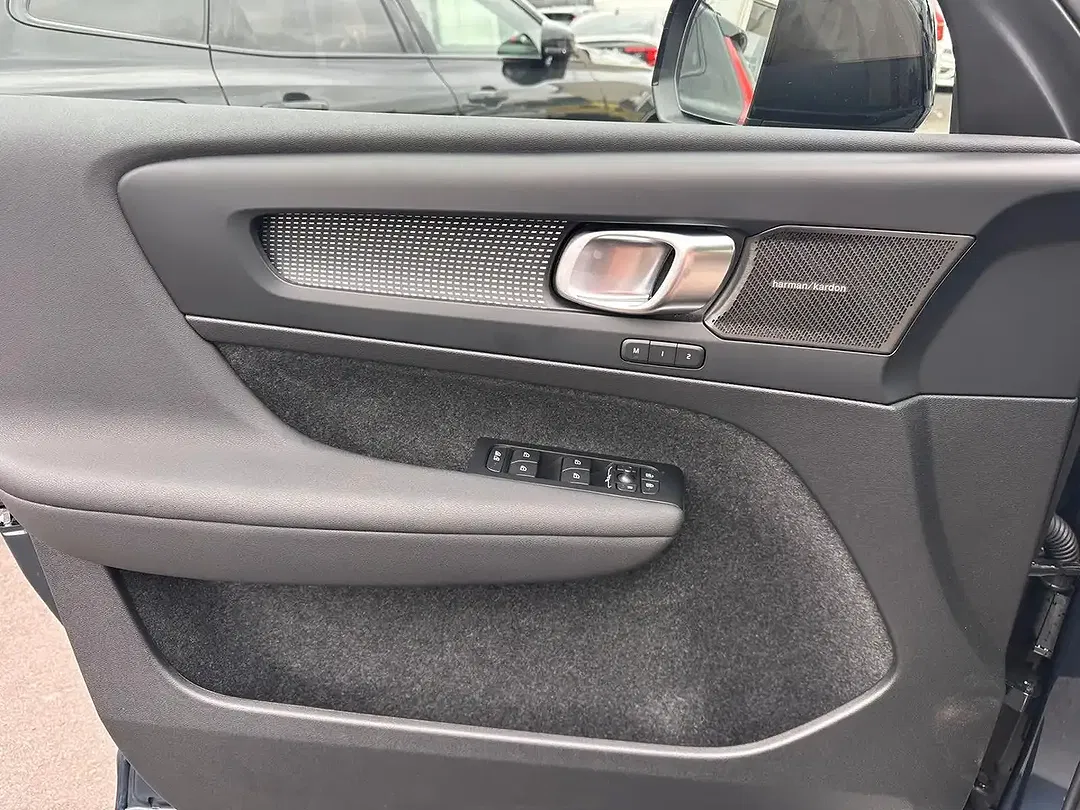 Volvo EX40 Ultra Black Edition - Thumbnail 14
