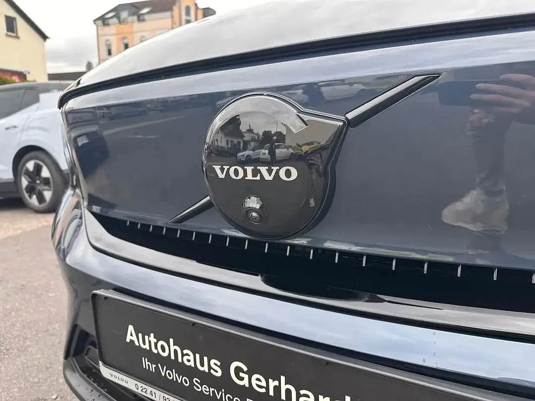 Volvo EX40 Ultra Black Edition - Thumbnail 3