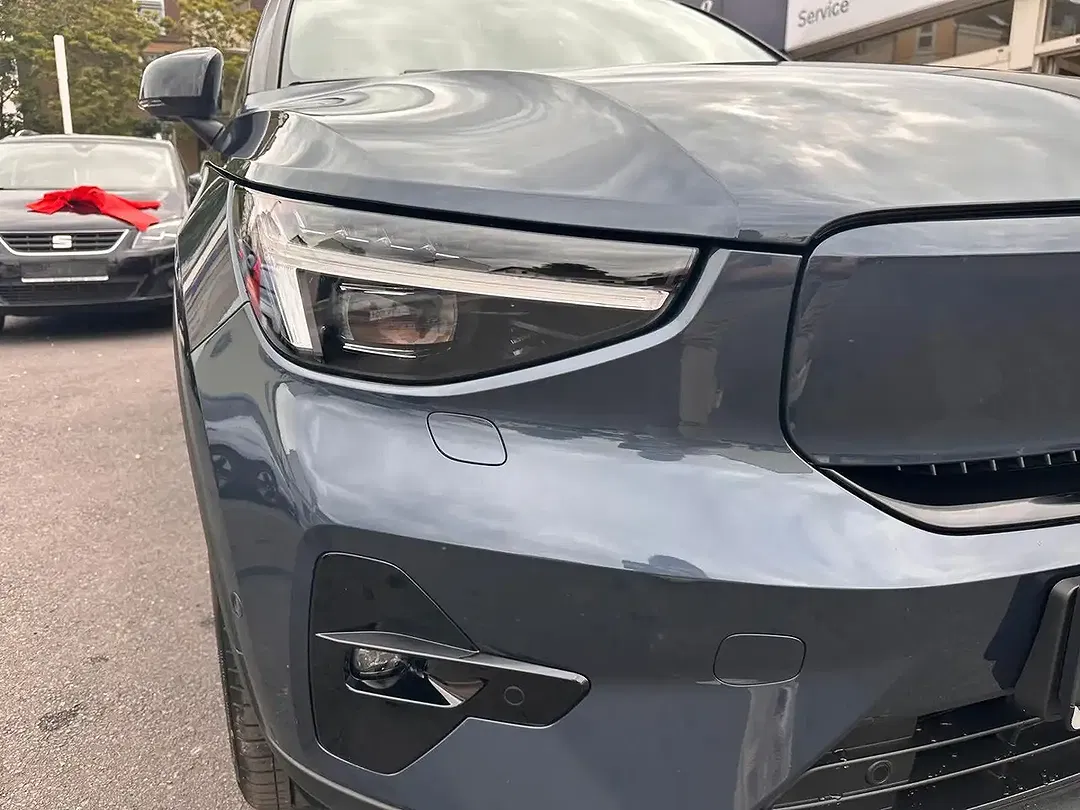 Volvo EX40 Ultra Black Edition - Thumbnail 5