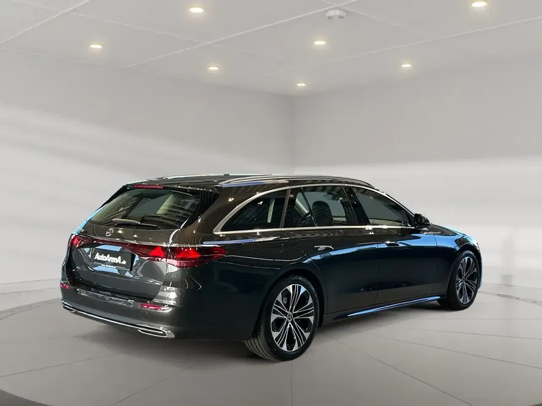 Mercedes-Benz E 220 MBUX Avantgarde - foto 2