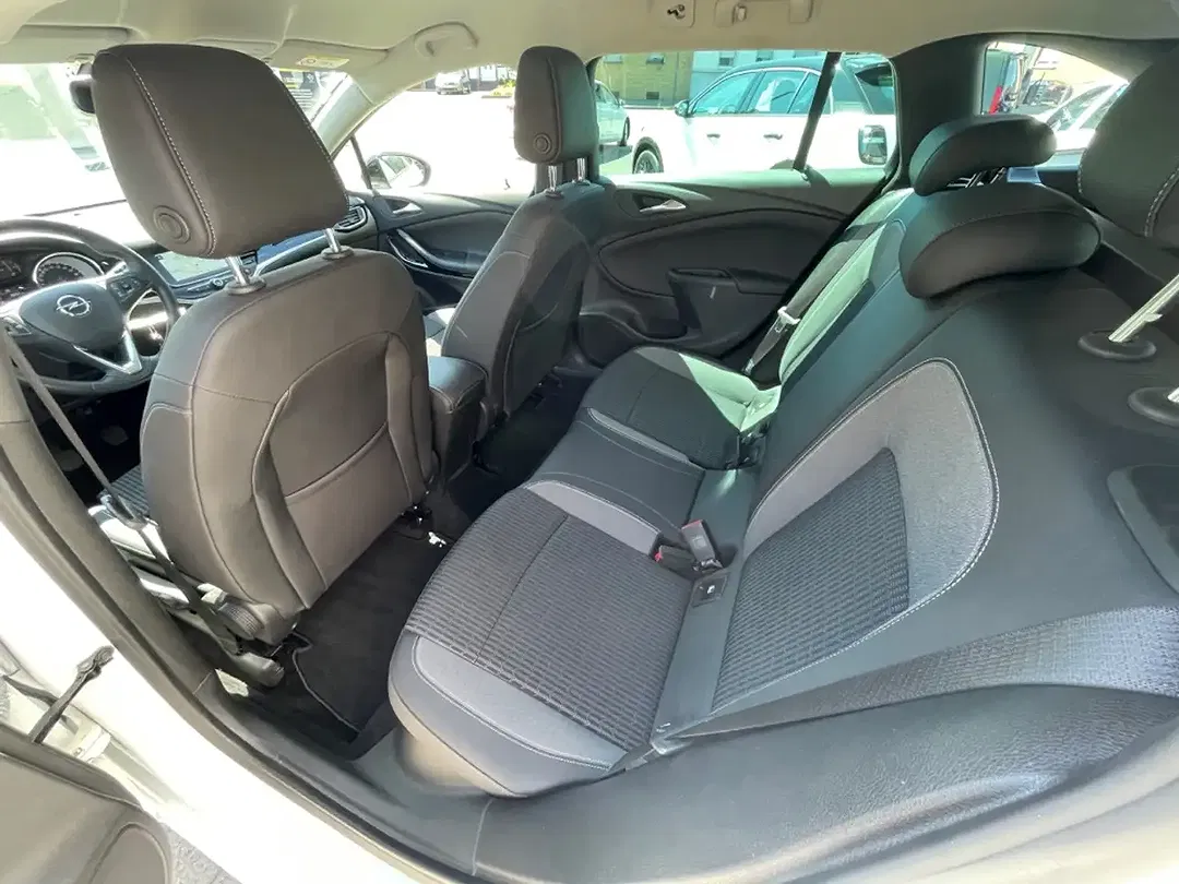 Opel Astra 1.2 Turbo Elegance - foto 15
