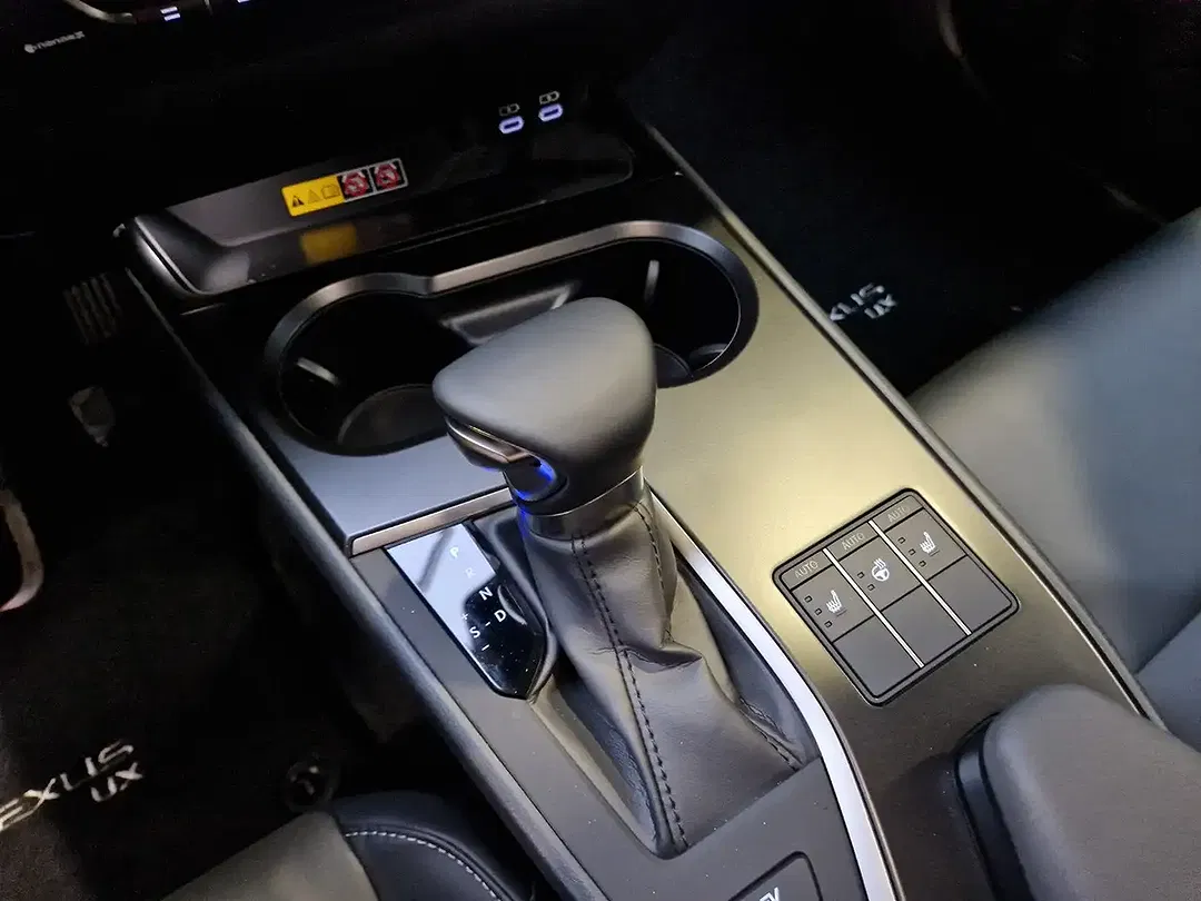 Lexus UX 300h F SPORT Design - Thumbnail 10