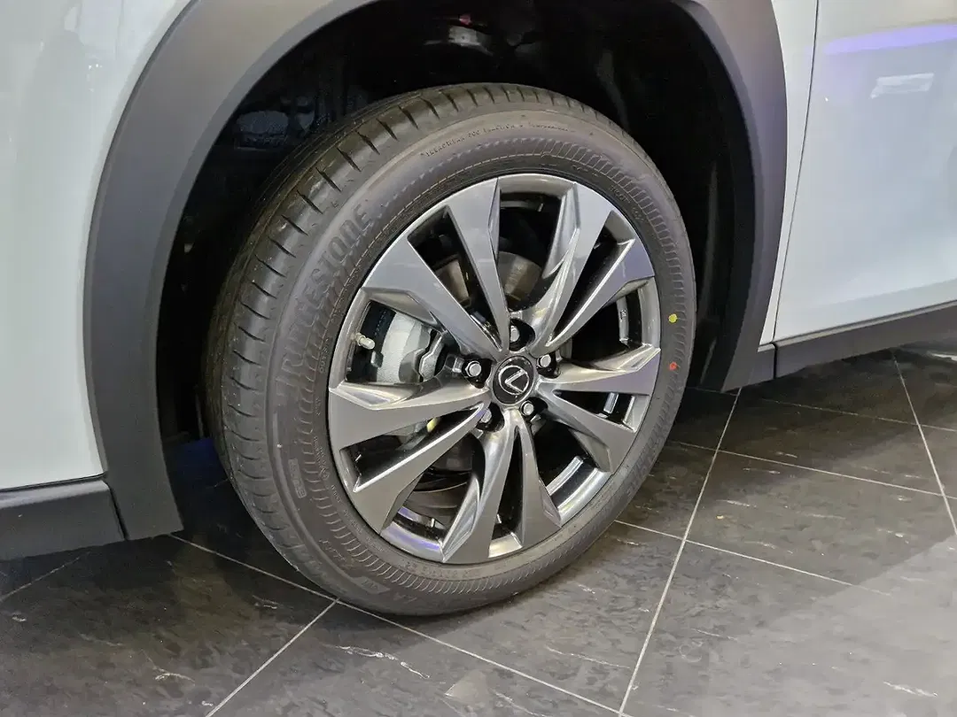Lexus UX 300h F SPORT Design - Thumbnail 11