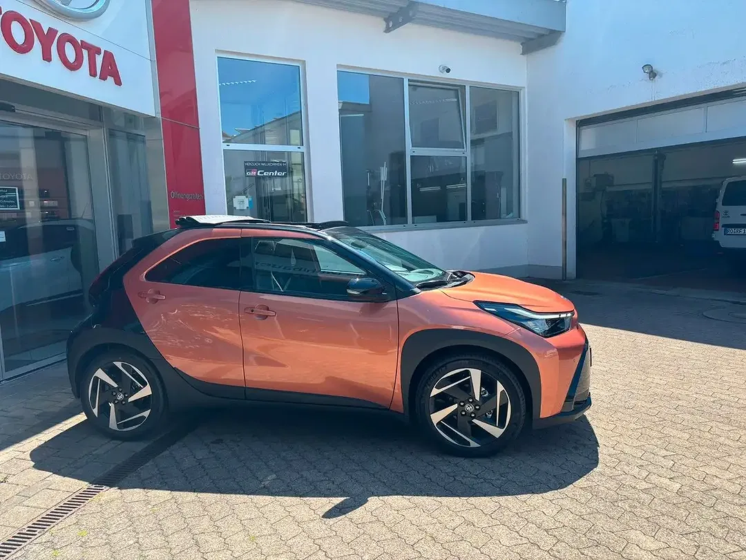 Toyota Aygo Hybrid Lounge - Thumbnail 8