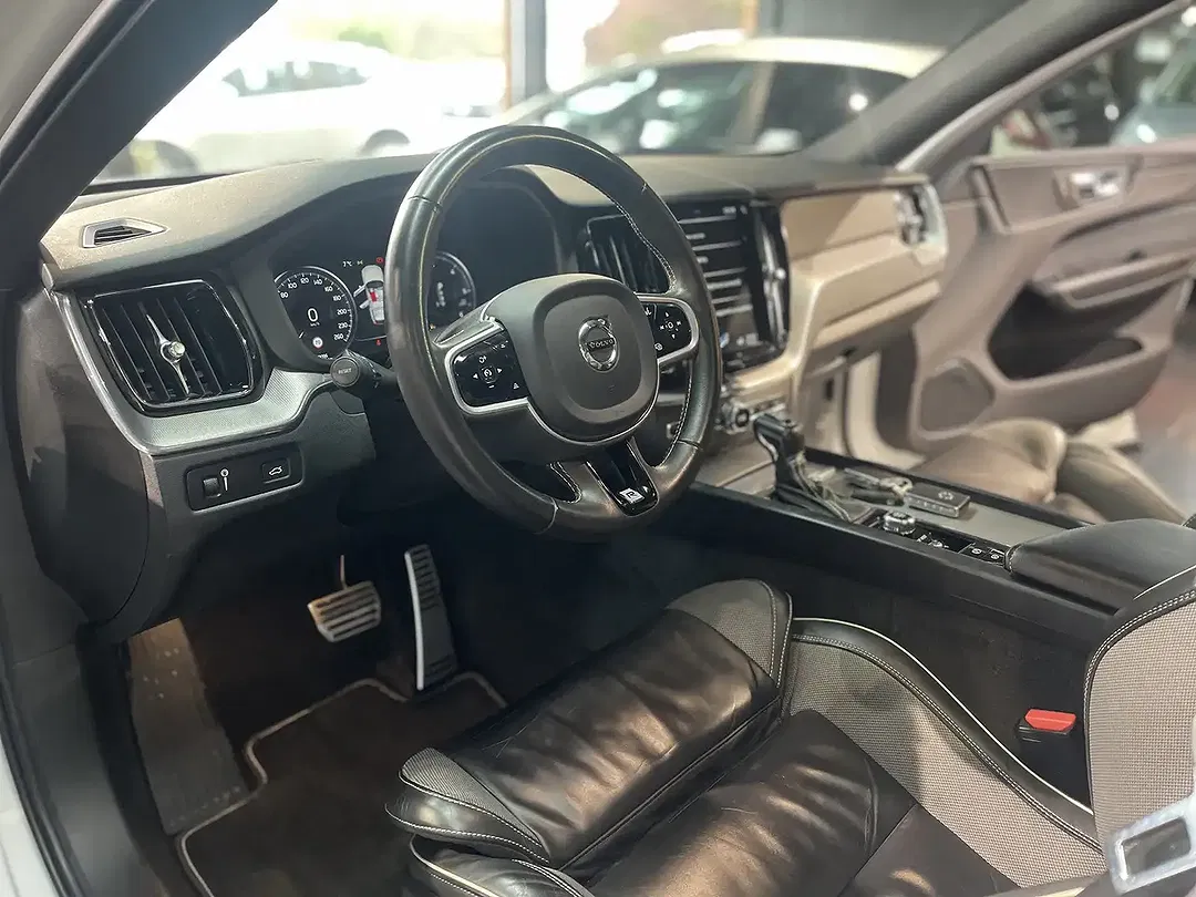 Volvo XC60 D4 2.0 R-Design - Thumbnail 8