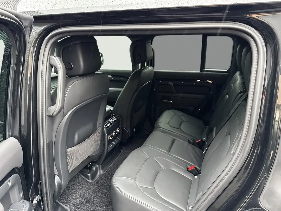 Land Rover Defender 130 X-Dynamic HSE - Thumbnail 5
