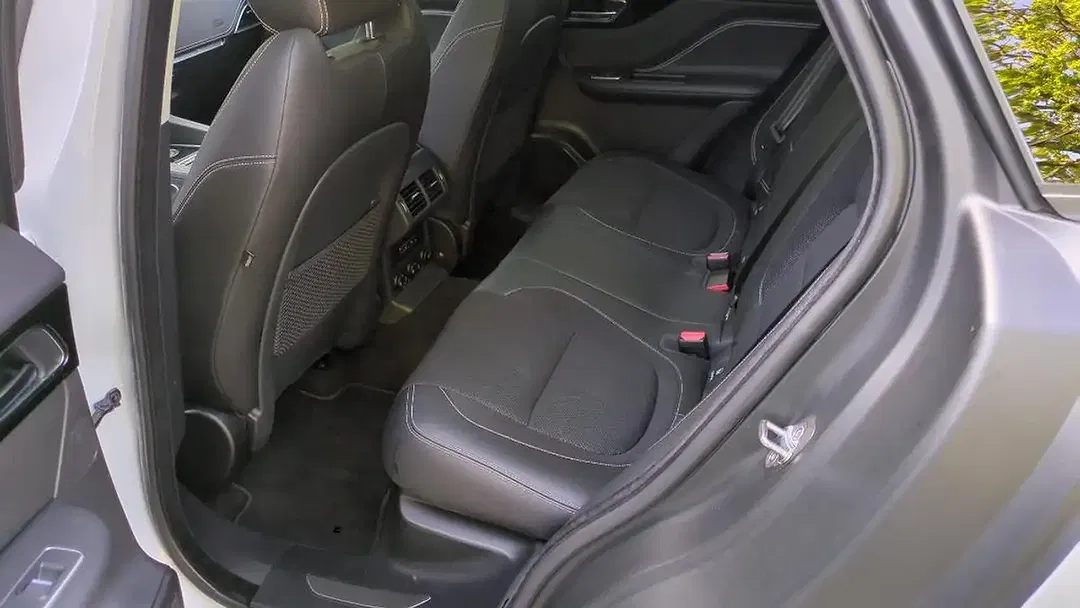 Jaguar F-Pace 2.0 4x4 R-Sport - Thumbnail 10