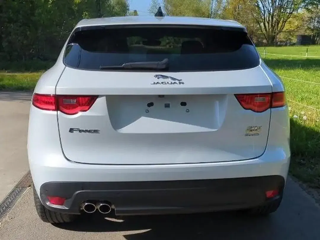 Jaguar F-Pace 2.0 4x4 R-Sport - Thumbnail 4