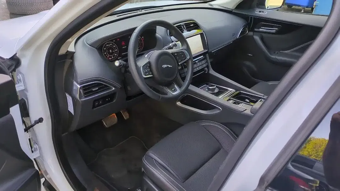 Jaguar F-Pace 2.0 4x4 R-Sport - Thumbnail 7