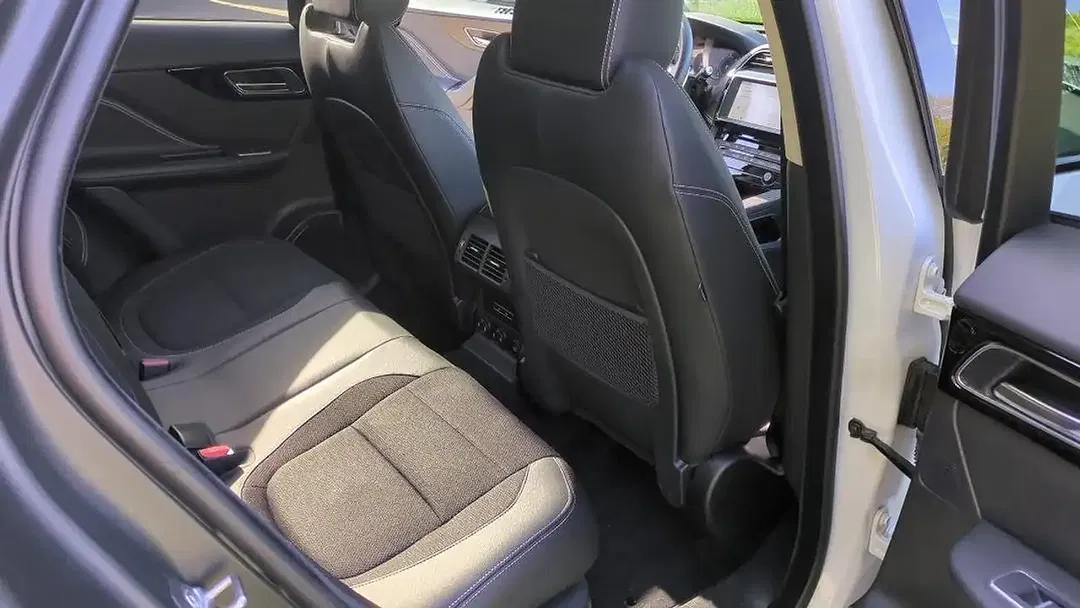 Jaguar F-Pace 2.0 4x4 R-Sport - Thumbnail 9