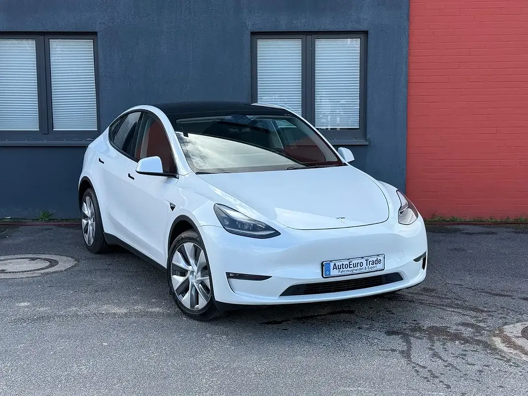 Tesla Model Y AWD Long Range - foto 1