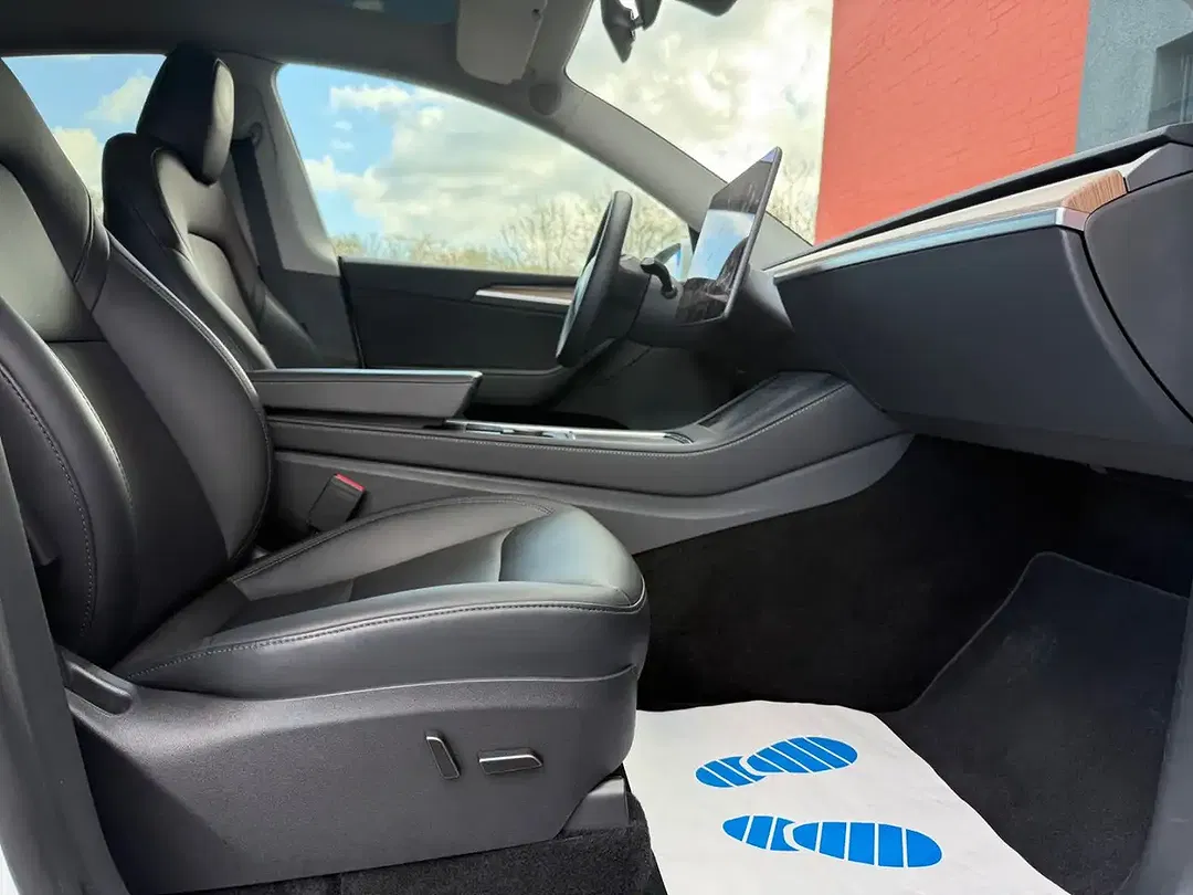 Tesla Model Y AWD Long Range - foto 15
