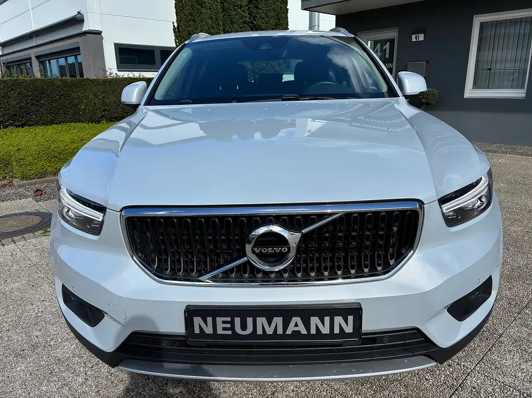 Volvo XC40 Momentum Pro - foto 1