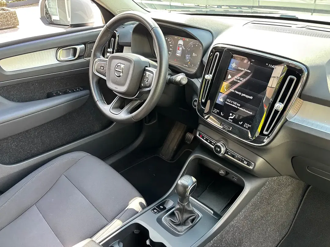 Volvo XC40 Momentum Pro - Thumbnail 11